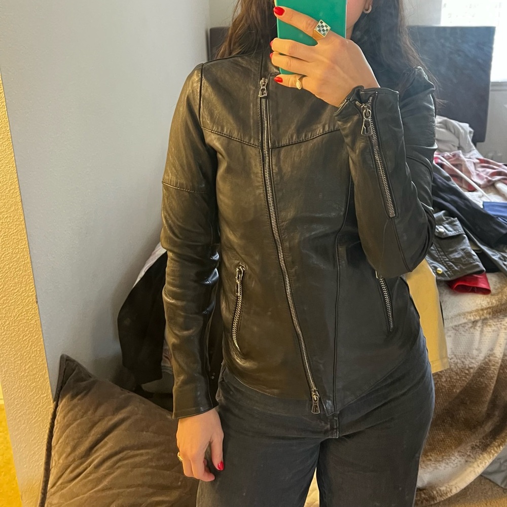 Women's Black Leather Jacket - Picture 13 of 13